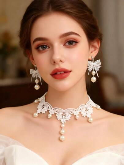 复古白色蕾丝项链配珍珠吊坠和蝴蝶结耳环套装，非常适合婚礼、新娘送礼会和特殊场合。