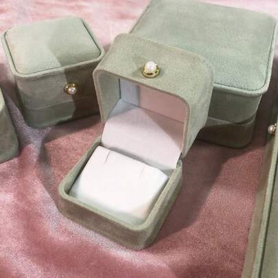 SANRIO 时尚天鹅绒腰间首饰盒，浅绿色珍珠纽扣首饰盒，可收纳耳环、戒指、项链等。