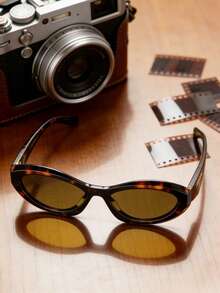 Prada Black Frame Women's Sunglasses, UV Protection, Summer Beach Style - Black - View 5