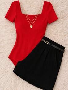 Conjunto Body Feminino Canelado Gola Quadrada + Short Alfaiataria Com Cinto Elegante Inspiração Moda Blogueira 2026 - Preto/Vermelho - Visão 5