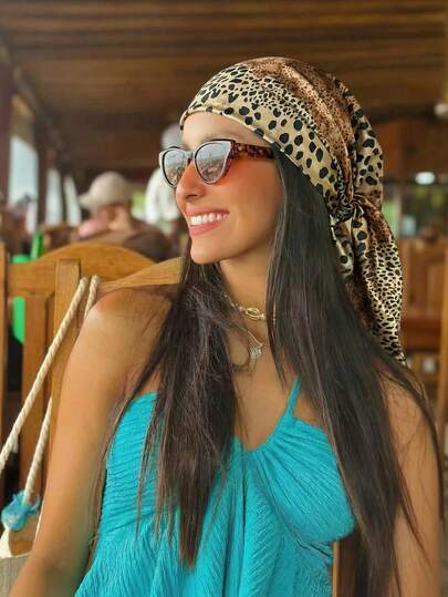 1pc Women's 90*90cm Fashion Leopard Print Bandana Scarf, New Summer Ladies Stylish Headscarf, Can Be Used As Waistband, Bag Decor, Ribbon, Headband Or Neckerchief, Suitable For Daily Wear