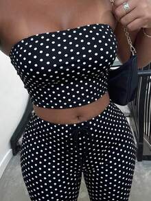 Bộ 2 món gồm áo crop top chấm bi Y2K và quần ống rộng cạp cao có dây rút, thích hợp cho các buổi đi chơi hàng ngày, tụ họp bạn bè và những dịp thời trang gợi cảm. Màu đen. - màu đen - Xem 4