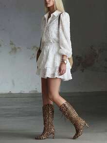 Bộ đồ nữ Vusalt mùa xuân tối giản, phong cách công sở, chất liệu jacquard, mỏng nhẹ, tay dài, cổ bẻ, cài nút, phối cùng chân váy ngắn xếp ly, thích hợp cho ngày Valentine, kỳ nghỉ biển, dã ngoại, các dịp thường ngày. Áo sơ mi trắng phù hợp cho đi làm hàng ngày, công sở, đi học. - trắng - Xem 5