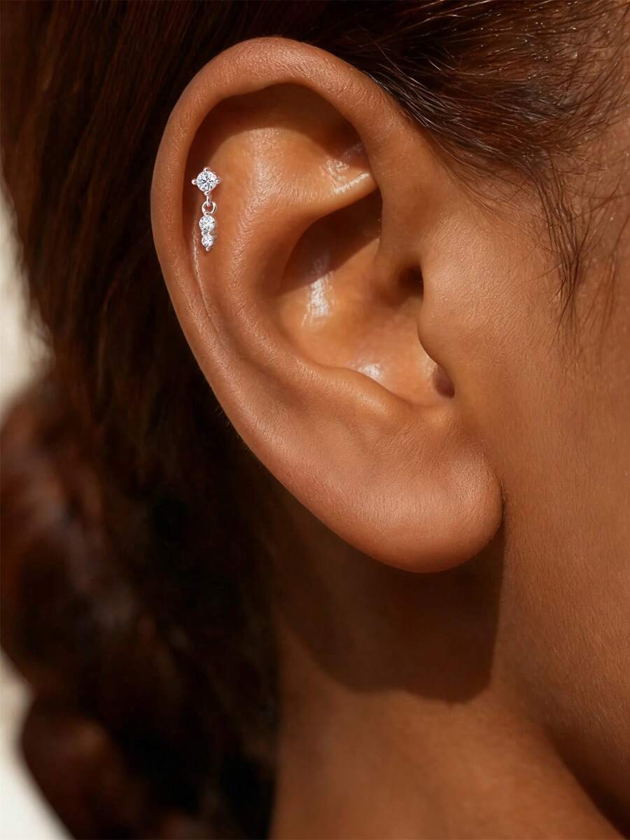 1 chiếc khuyên tai bạc 925 cao cấp, tinh tế, đính 3 viên đá Moissanite, kiểu dáng thẳng đứng, dạng phẳng, thích hợp cho xỏ khuyên sụn tai. Trang sức không gây dị ứng, quà tặng cho nữ và bé gái, thích hợp đeo hàng ngày, dự tiệc, đám cưới. - Bạc - Xem 1