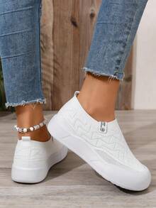 These Women's Slip-On Casual Shoes Feature A Lightweight And Breathable Mesh Upper, A Non-Slip Thick Sole, And A Cushioned, Responsive Design. They Are Washable, Have A Simple And Versatile Style, And Are Suitable For Daily Commutes, Strolls, Shopping, Outdoor Travel, And Light Activities. A Thoughtful Valentine's Day Gift. - 白色 - 查看 6