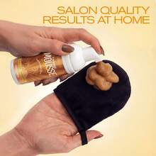 Hllozzi 60毫升天然无晒美黑慕斯 - 轻盈椰子香型无晒美黑慕斯，配有涂抹手套，有助于打造自然阳光亲吻般的健康光泽。提供棕色和深棕色色调，实现自然古铜色肤色。 - 自曬美黑 - 查看 6