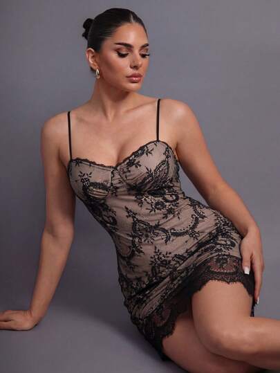 Faeriesty Vestido de festa feminino elegante com alças finas e detalhes em renda, modelo sofisticado e romântico, ideal para bailes, ocasiões formais, ensaios fotográficos, jantares românticos e eventos elegantes.