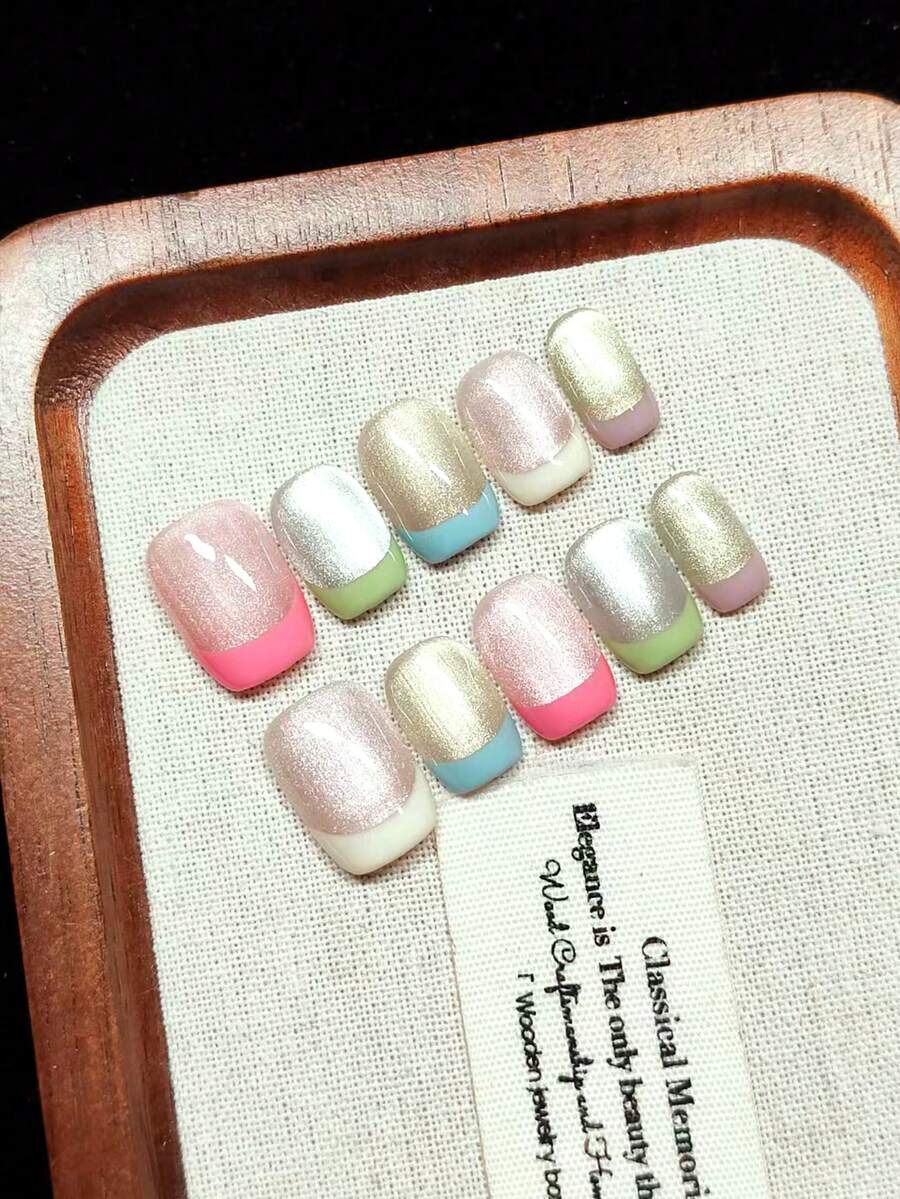 手工制作的可佩戴短方形美甲贴纸，采用法式猫眼多巴胺配色方案、渐变色、金属光泽、马卡龙亮色美甲贴纸，可爱甜美风格，清新梦幻，可重复使用的按压式美甲贴片