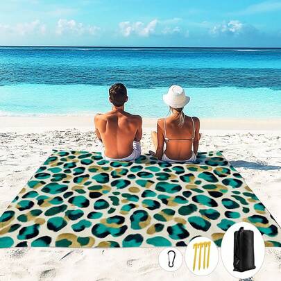 1件185*235厘米几何绿色豹纹防水防沙超大沙滩毯，适合2-3人休闲海滩度假，轻薄耐用户外露营野餐垫