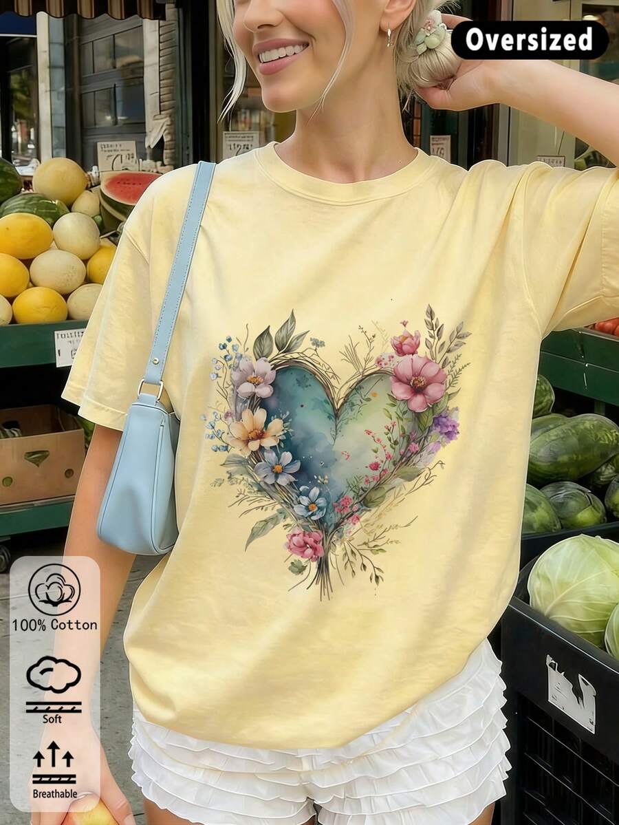 Camiseta feminina amarela de algodão, com estampa floral em aquarela e corações, estilo férias, ideal para uso casual no verão. - Amarelo - Ver 1