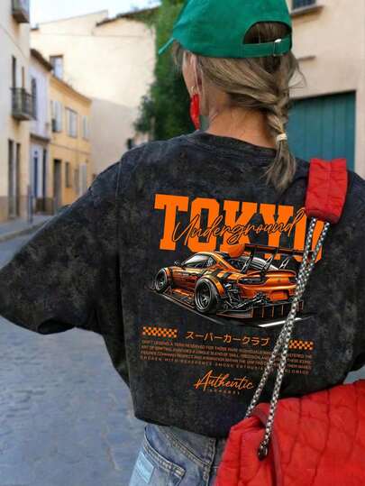 女士夏季圆领短袖T恤，水洗面料，柔软舒适，休闲百搭。时尚赛车图案和英文字母印花，展现青春活力。适合街头、日常、跑步、休闲、聚会、派对等各种场合。宽松的街头风，也非常适合户外穿着，是夏季的理想之选。黑色