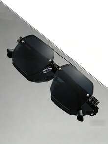 一副男士无框不对称多边形时尚眼镜，金属材质，带防护功能，风格轻盈奢华，兼具实用性和时尚感，双梁设计，适合街头穿着。 - 彩色 - 查看 4