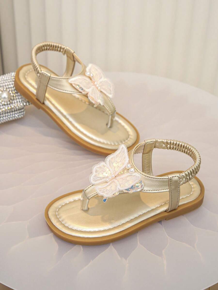 Ein Paar süße Mädchen-Sandalen mit Zehen, die im Frühling und Sommer mit traumhaften Schmetterlingen und Perlen dekoriert sind. Das Klettverschluss-Design eignet sich für Urlaub, Alltag, Strandspiele und andere Szenarien. - Champagnerfarben - Übersicht 1