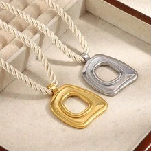 1件欧美INS风时尚小众项链，18K镀金不锈钢镂空方形吊坠项链，适合日常、度假、派对、送礼。 - 彩色 - 查看 7