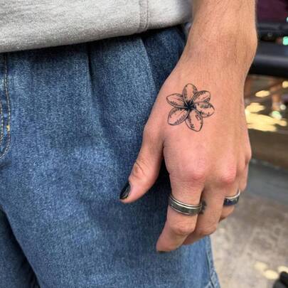 1张防水防晕染纹身贴纸，PVC材质，音乐花卉图案，适合日常使用