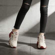 Retro High-Top Platform Sneakers, Color-Blocked Red Beige Sneakers, White Brown Gradient Sole Shoes, Non-Slip Durable Sole Lace-Up Walking Shoes, Retro Playing Card Pattern Sneakers, Street Fashion Sneakers, 2026 Fall/Winter Must-Have Shoes, Lightweight Breathable High-Top Shoes, Durable PU Leather Upper Shoes, Padded Insole Comfort Shoes, Fashion Blogger Favorite Shoes, Popular Platform Shoes, Outdoor Hiking Style Sneakers, Urban Commuting Casual Shoes, Skateboarding Style Platform Sneakers, Thickened Shock-Absorbing Sole, Non-Slip Rubber Outsole, Mid-Top Ankle Support, Vacation Travel Shoes, Durable Wear-Resistant Sneakers, Easy-To-Clean Uppers, Cutting-Edge Design Sneakers, Eye-Catching Graphic Print Shoes, Retro Modern Shoes, Unisex Street Style Shoes, Fall/Winter Essential Shoes. - Đỏ - Xem 2