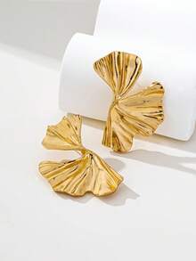 1 Pair Fashionable & Delicate Gold Ginkgo Leaf Earrings, Vintage Minimalist Elegant Jewelry For Women, Suitable For Daily Wear, Vacation, Dates And Parties - Gold - View 3