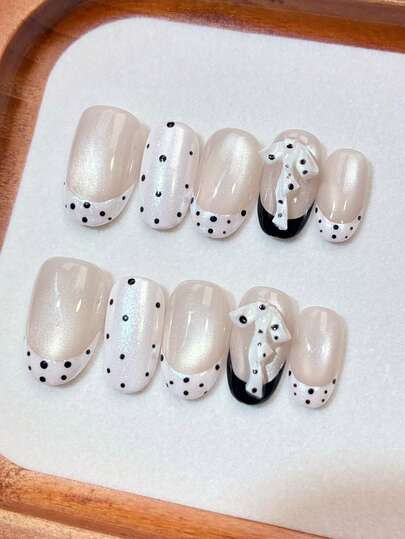 10片装手工美甲贴纸，裸色波点蝴蝶结美甲，优雅猫眼法式美甲，提亮柔和优雅，定制斑点狗时尚美甲，独特设计，ins风，精致3D蝴蝶结装饰，柔和裸色透明底色搭配细闪猫眼