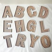 1个13.46厘米木质藤编字母，A-Z可选，非常适合用于墙面装饰、工艺品、波西米亚风婴儿房、迎婴派对、婚礼、卧室姓名牌、乡村风家居装饰、返校季装饰，28个英文字母可自由组合，墙面装饰字母、婚礼装饰、节日装饰 - 彩色 - 查看 2