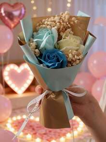 1件/2件/4件套人造花套装包含3朵人造玫瑰、满天星、花束包装纸和1朵20厘米x13厘米的永生花，是送给母亲、女友或朋友的生日或周年纪念日理想礼物。 - 粉色 - 查看 7