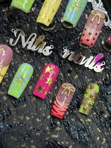 Bộ 10 móng tay giả vuông phủ acrylic thủ công, nhiều màu sắc như vàng nhạt, xanh neon và đỏ hồng, móng mắt mèo màu thanh long, móng kiểu Pháp màu vàng nhạt và xanh neon, họa tiết chấm bi xanh dương, tím và trắng vẽ tay, họa tiết hình học vẽ tay như sọc ngựa vằn đỏ. - Nhiều màu - Xem 6