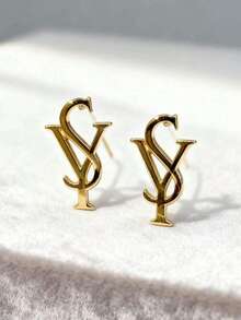 1 Đôi bông tai hình học bất đối xứng, thích hợp để đeo hàng ngày. - Hoa tai chữ vàng - Xem 3