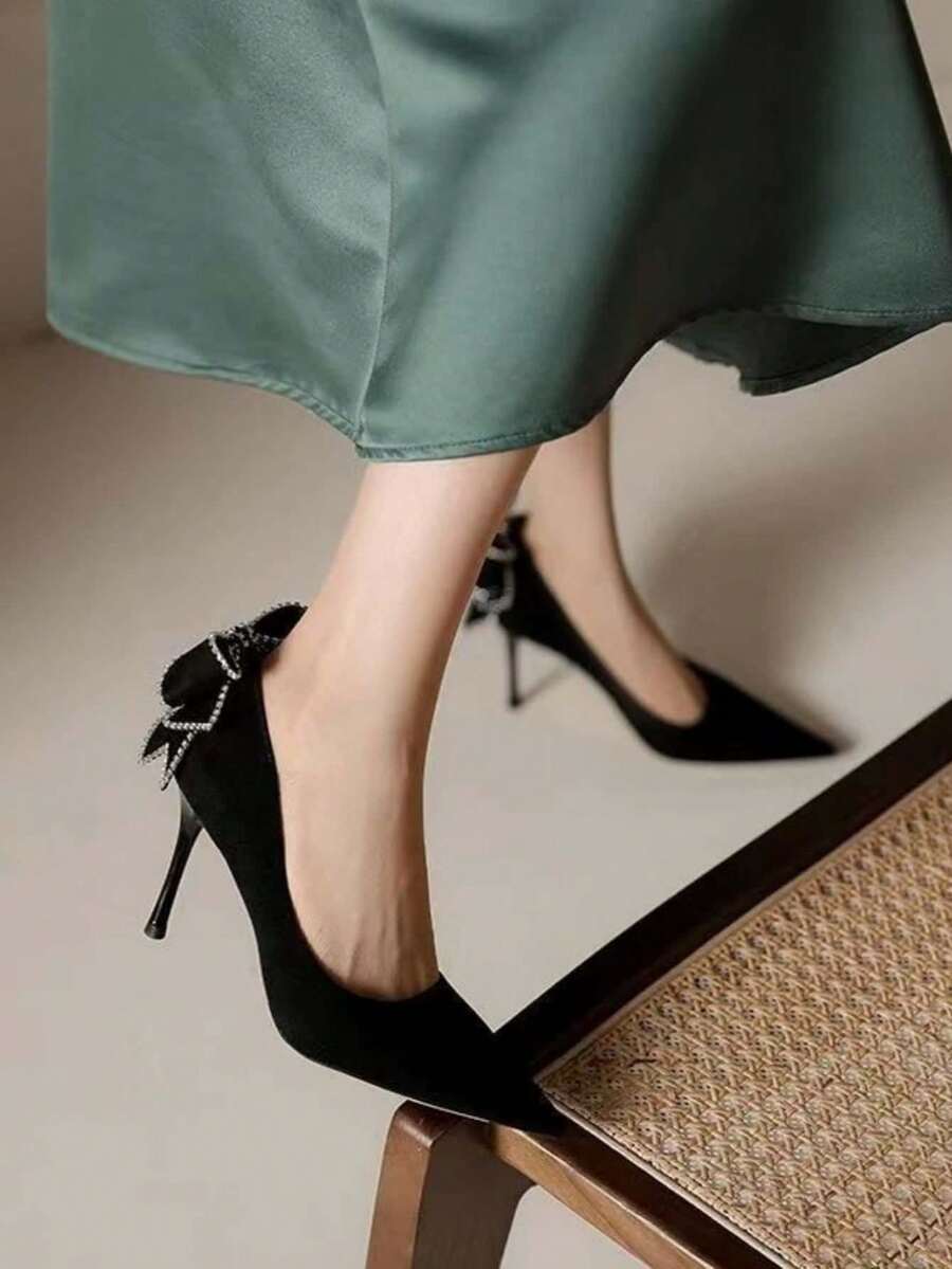 Women's Autumn/Winter New Lacquered High Heel Pointed Toe Mid-Heel Retro Shoes, Narrow Fit - Black - View 1