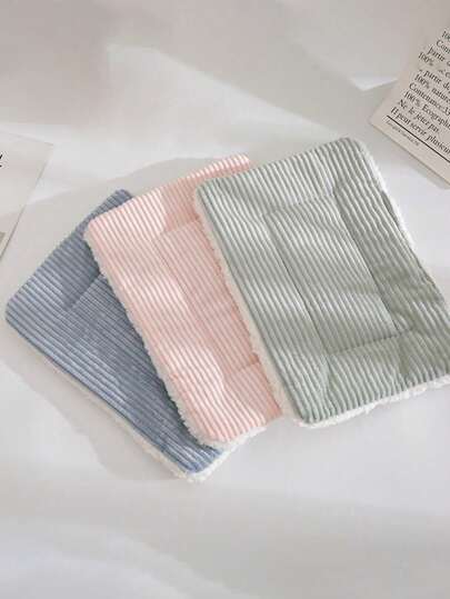 1pc Plush Pet Bed Mat 8.2"*12", Soft, Thick, Warm, And Breathable Pad For Guinea Pigs, Hamsters, Hedgehogs, Squirrels, And Rabbits, Comfortable Nest Blanket For Small Animals,Machine-Washable Cage Mat, Perfect For Travel And Portable Use