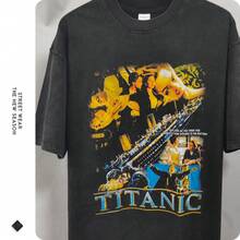 Nueva y popular camiseta de la marca MADARTIST con estampado de la película , lavada y desgastada, estilo vintage de calle, de manga corta para hombre. - 1 - Ver 4