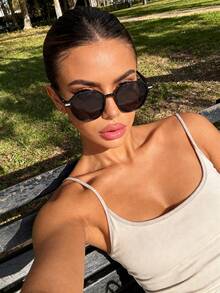 1副流行设计辣妹风完美闺蜜风方形塑料全框时尚眼镜组合，适合女性——度假装扮、街拍、音乐节、派对时尚配饰，适合所有脸型 - 1pc 黑框灰片 - 查看 3