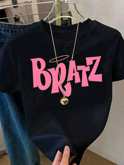 Camiseta de cuello redondo y mangas cortas de ropa fashion, fabricada en México, para la temporada primavera-verano 2025. Con estampado de dibujos animados, es un modelo de pareja, apta para usar tanto por dentro como por fuera, ideal para oficina y estilo casual, diseñada para hombres y mujeres, en unidad individual.