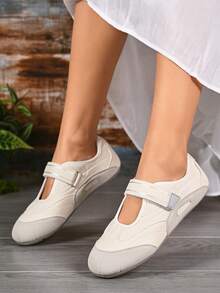 1双女士时尚简约轻便舒适可爱芭蕾舞鞋，2026新款百搭通勤休闲法式镂空防滑平底玛丽珍鞋 - 米色 - 查看 3