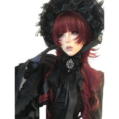 alicegarden Tóc giả tổng hợp dài 28 inch với kiểu tóc xoăn tự nhiên, màu đỏ tía tuyệt đẹp. Được thiết kế có mái, tóc giả này được làm từ sợi chịu nhiệt để đảm bảo độ bền. Bộ tóc giả này hoàn hảo để sử dụng hàng ngày, mang lại vẻ ngoài tự nhiên và chân thực (không bao gồm phụ kiện).