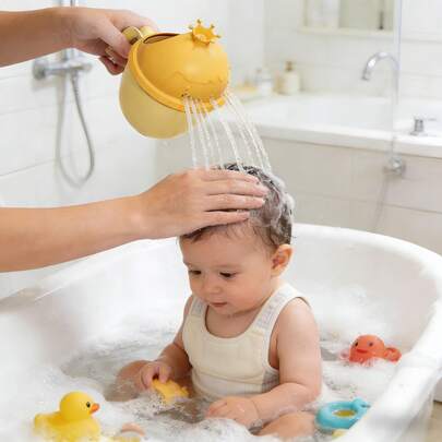 1pc Baby Shampoo Cup Bathing Scoop, Baby Shampoo Cup Shower Crown Rinse Cup - Plastic Waterfall Style Bathing Pitcher With Handle, For Gentle Hair Rinsing, Non-Electric Bathroom Accessory