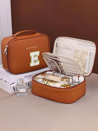 1件装 - 旅行化妆收纳包，带刺绣字母贴纸（A-Z），假日旅行化妆收纳包，大容量多层可拆卸化妆刷收纳包，便携式化妆品收纳包，多功能化妆品收纳包，防水浴室洗漱包，化妆品收纳包，旅行化妆包配件，手提包，收纳包，拉链口袋，洗漱包，男女通用，配有可调节隔层、刷子隔层和便捷提手 - 假日旅行的理想之选