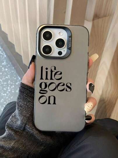 1个“生活继续”黑色英文标语图案创意酷炫时尚手机壳，适合作为礼物送给家人、朋友、自己或情侣。防滑银色表面保护软壳，兼容 17/16/15/14/13/12/11/7/8/XR/XS/Plus/Pro/Pro Max和Galaxy S/A系列，是完美的节日礼物。