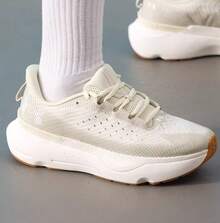 Under Armour W Infinite Pro 女款低帮轻便健身跑步鞋 - 灰綠色 - 查看 2