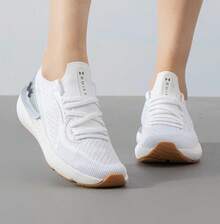 Under Armour 新款女士低帮缓震防滑训练跑步鞋 - 白色/銀色 - 查看 5