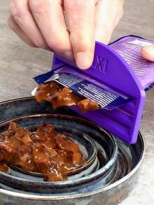 1个宠物食品挤压器 - 重型塑料宠物食品分配器，带防滑底座、易开盖和一键操作 - 无需组装，适用于猫粮，方便旅行携带，猫粮分配器，设计紧凑，经久耐用 - 多色 - 查看 3