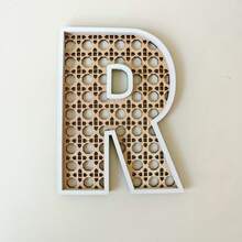1个13.46厘米木质藤编字母，A-Z可选，非常适合用于墙面装饰、工艺品、波西米亚风婴儿房、迎婴派对、婚礼、卧室姓名牌、乡村风家居装饰、返校季装饰，28个英文字母可自由组合，墙面装饰字母、婚礼装饰、节日装饰 - 彩色 - 查看 10