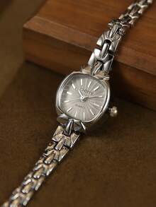 Golden Oval Women's Quartz Watch Fashionable And Retro Suitable For Daily Matching Birthday/Graduation Gifts Casual Gatherings - Silver - View 1