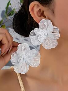 一对优雅高端镂空蝴蝶花朵吊坠耳环，适合女性日常、派对、节日装扮 - 白色 - 查看 5