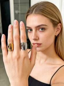 1枚简约优雅法式时尚316不锈钢18K镀金真空涂层戒指，经久耐用，防水防过敏，适合日常、旅行和度假佩戴。 - 光面長女士戒指 - 查看 5