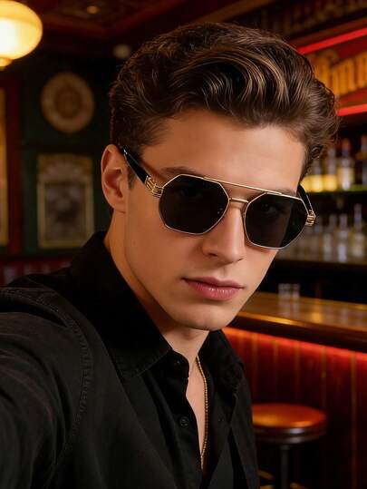 一副男士光滑金色不对称时尚眼镜，金属材质，防晒，酷炫都市风格，日常通勤款