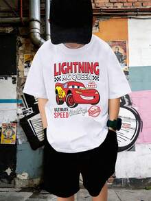 Disney Cars MaterChief, Paired With "ULTIMATE SPEED" And Vintage Checkered Elements, Is A Must-Have For Racing Fans Print Pattern Summer Tops,Short-Sleeved Casual And Cute Style  Children's Clothing Design, Boy Clothes For Kids ,Ropa Para Niños,Boy Clothes For Kids,Graphic Tee, Summer Clothes,Perfect For Cool Boy. Comfortable And Breathable Children's Short-Sleeved T-Shirt. Comfortable And Casual Wear All Year Round 180g Pure Cotton Children's Clothes,Comfortable & Lightweight, Iconic Print For Mix-And-Match Outfits,Suitable For Both Boys And Girls. - 白色 - 查看 1