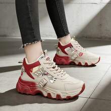Retro High-Top Platform Sneakers, Color-Blocked Red Beige Sneakers, White Brown Gradient Sole Shoes, Non-Slip Durable Sole Lace-Up Walking Shoes, Retro Playing Card Pattern Sneakers, Street Fashion Sneakers, 2026 Fall/Winter Must-Have Shoes, Lightweight Breathable High-Top Shoes, Durable PU Leather Upper Shoes, Padded Insole Comfort Shoes, Fashion Blogger Favorite Shoes, Popular Platform Shoes, Outdoor Hiking Style Sneakers, Urban Commuting Casual Shoes, Skateboarding Style Platform Sneakers, Thickened Shock-Absorbing Sole, Non-Slip Rubber Outsole, Mid-Top Ankle Support, Vacation Travel Shoes, Durable Wear-Resistant Sneakers, Easy-To-Clean Uppers, Cutting-Edge Design Sneakers, Eye-Catching Graphic Print Shoes, Retro Modern Shoes, Unisex Street Style Shoes, Fall/Winter Essential Shoes. - Đỏ - Xem 5