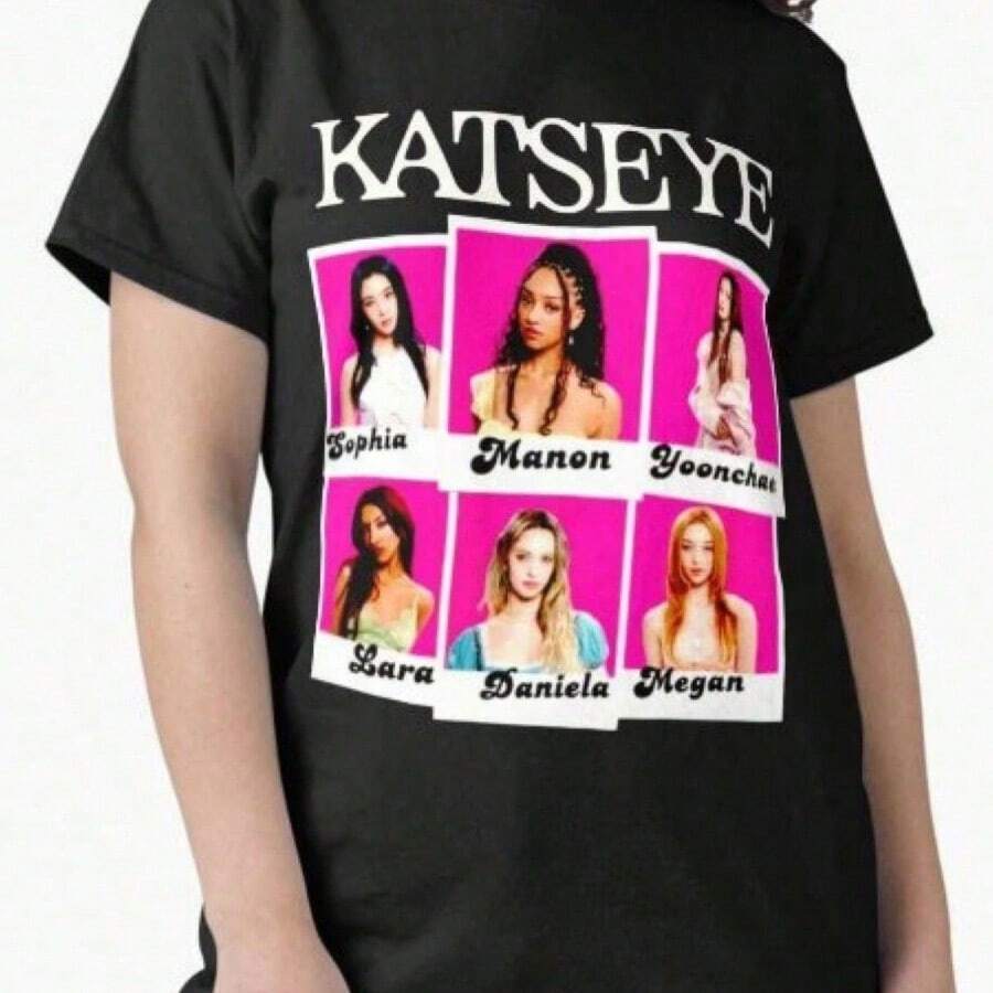 KATSEYE Fresh Start Tee - 黑色 - 查看 1