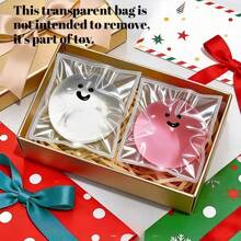 这款手工水晶球Taba软玩具是一款透明软橡胶球，球体表面印有可爱的笑脸图案。它触感粘稠光滑，是一款具有感官刺激的玩具，能够有效缓解身体疲劳。是理想的减压玩具，适合儿童和成人。可作为课堂奖励、办公礼品、生日礼物或节日礼物。（随机包装） - 彩色 - 查看 12