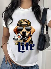 Perro con gafas de sol y gorra camuflada sosteniendo lata de bebida transmite actitud relajada y divertida ideal para amantes de mascotas camiseta de mujer casual 220g - Blanco - Ver 8