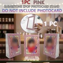Soporte de exhibición de tarjetas decorado con brillo y cristales de estilo K-Pop, Soporte de acrílico para tarjetas fotográficas de K-Pop, Marco de fotos de escritorio para colección y almacenamiento de tarjetas K-Pop, Organizador de almacenamiento y exhibición de tarjetas K-Pop, Adecuado para regalos de ídolos, colecciones de juegos de cartas, reuniones y eventos de fanáticos, juegos y actividades de fiestas familiares y de amigos, celebraciones navideñas. - Expositor de diamantes de imitación - Ver 9